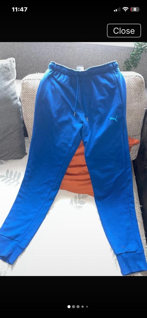  — Men’s small puma joggers