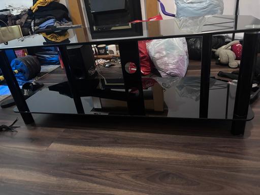  — Tv stand