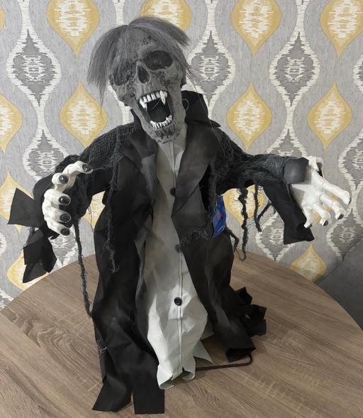  — Scary skeleton zombie Animitronic