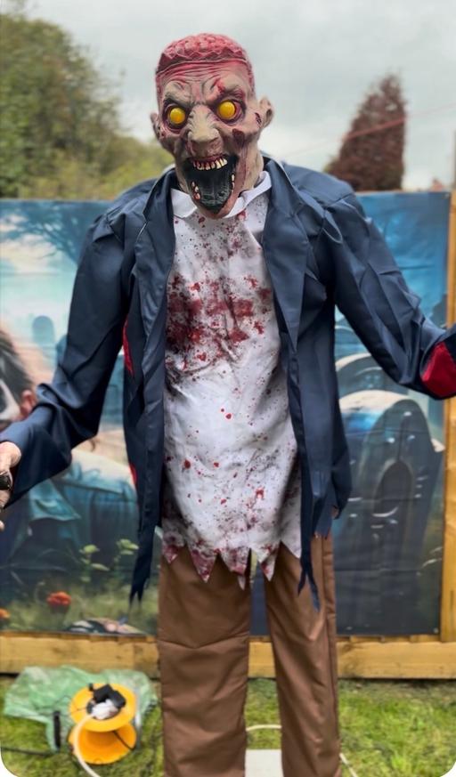  — 7ft scary lunging zombie Animitronic