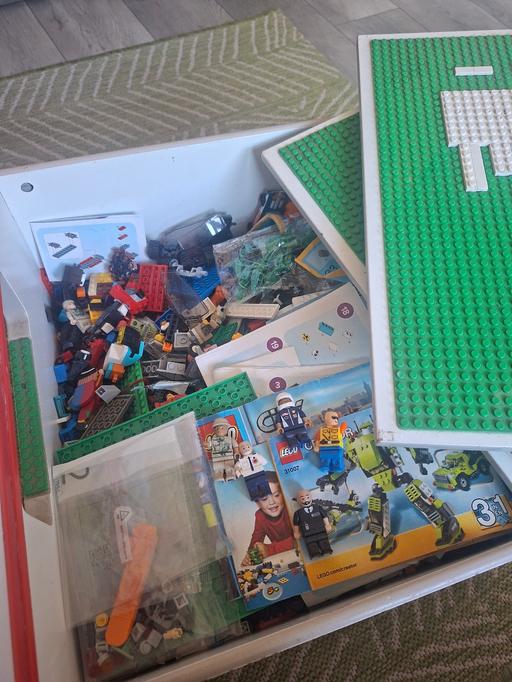  — Lego ▪︎ Huge box full of building fun.