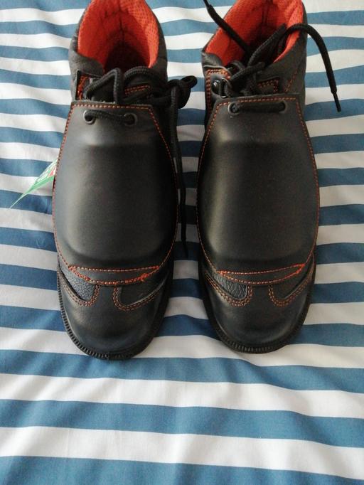  — Men's Work Boots size *6*