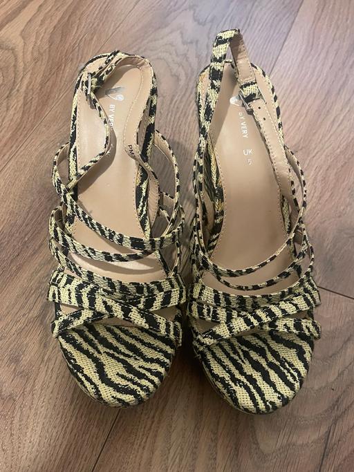  — Wedge heels