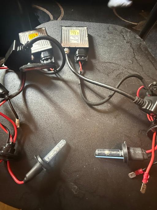  — Xenon headlights bulbs