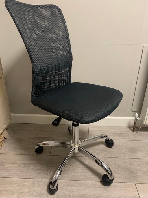  — Desk chair