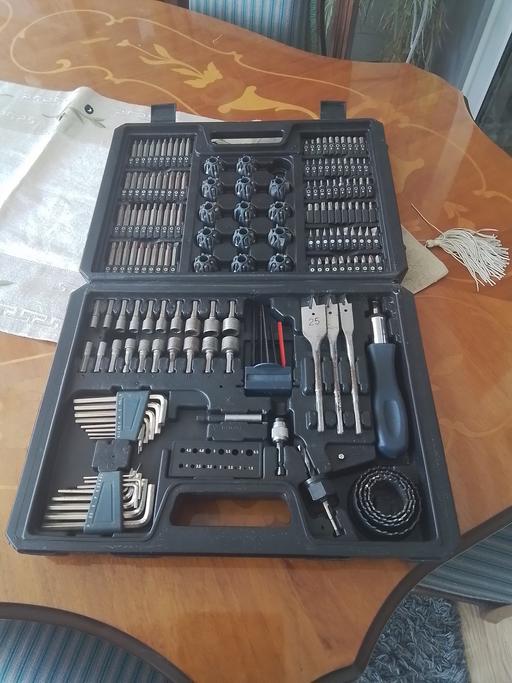  — Drill bit set