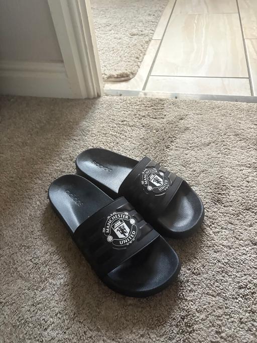  — Brand Adidas new man united sliders
