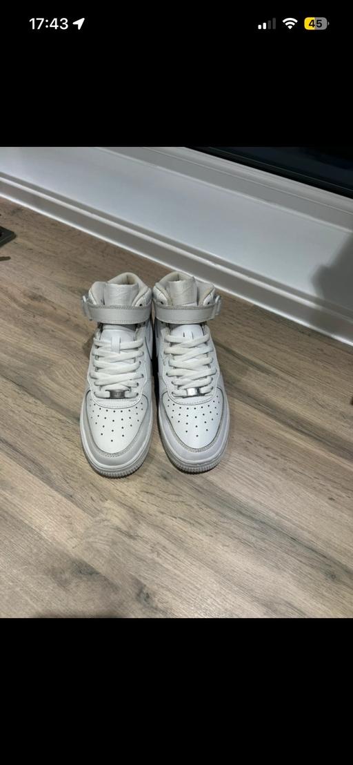  — Nike air force