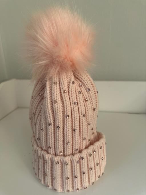  — Bobble hat