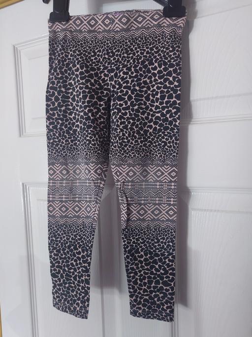  — Girls patterned leggings size 3-4 years