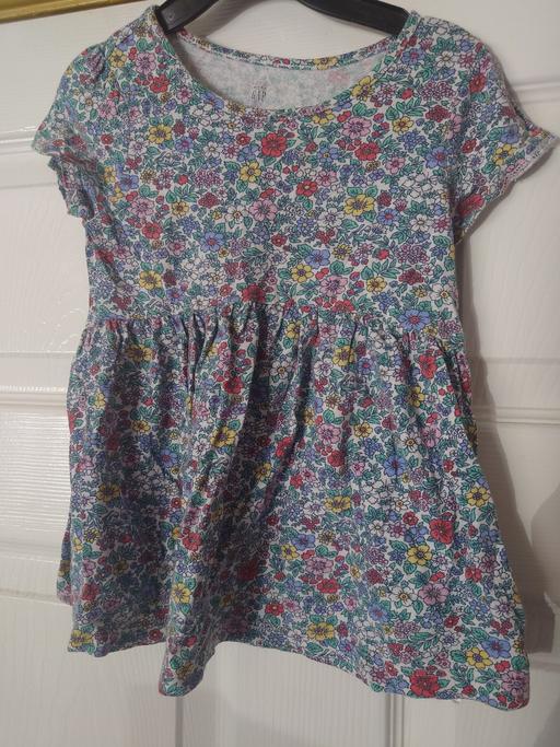  — Girls floral top size 3 years