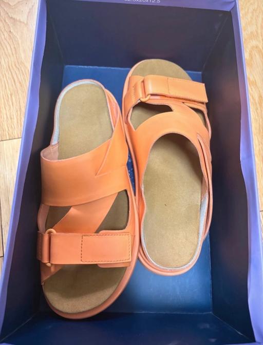  — Men’s sandals