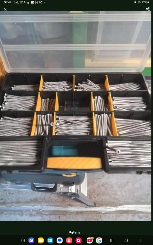  — Screw box with screws