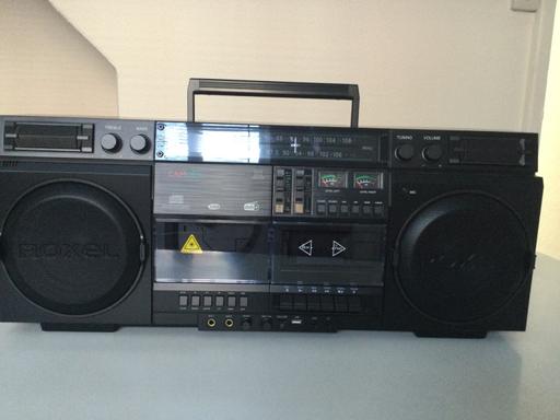  — Roxel Camden boom box