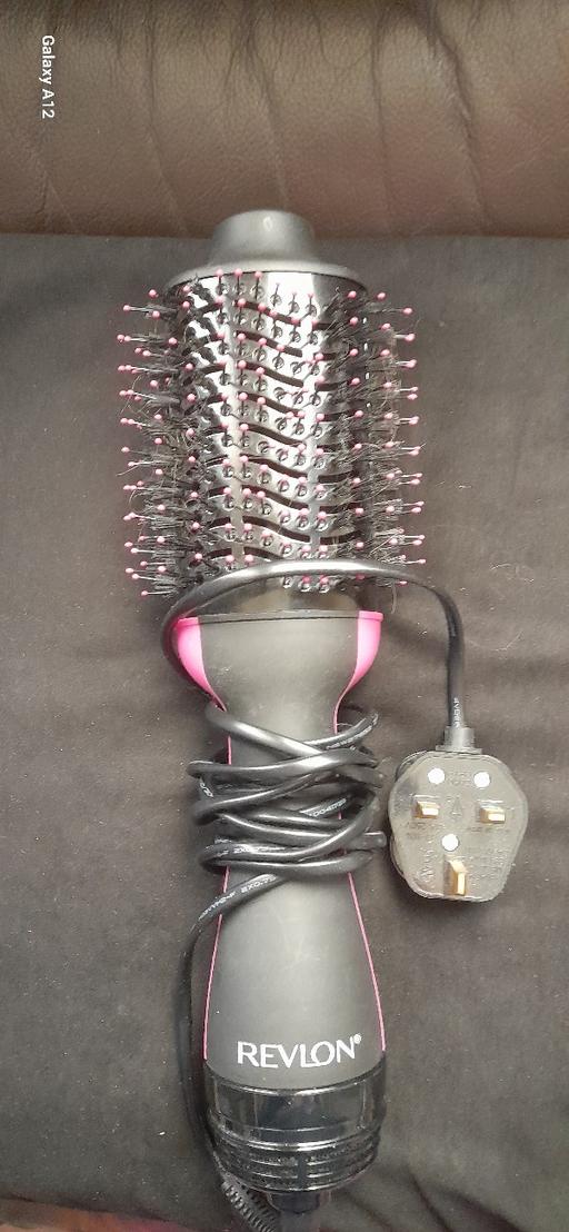  — Revlon hot brush