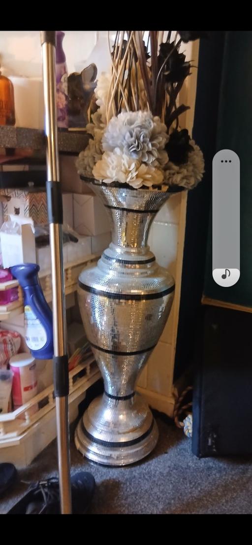  — vase