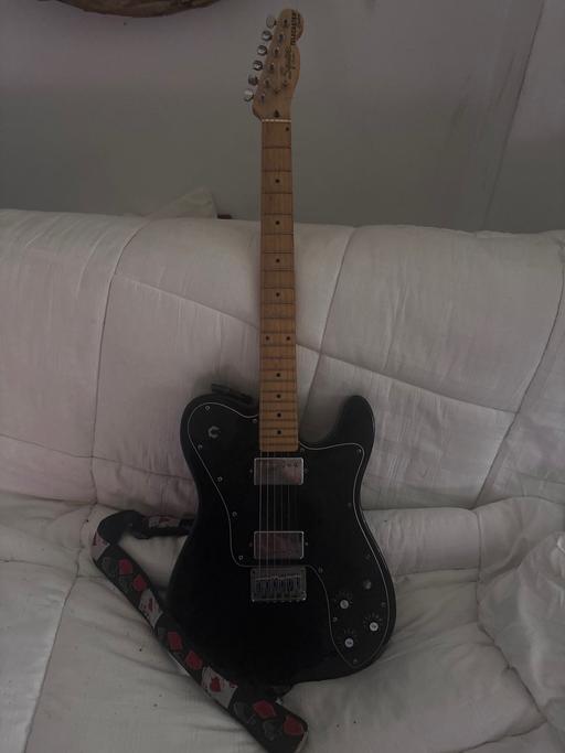  — Electric guitar in good condition