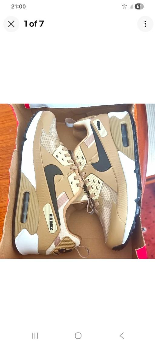  — Nike trainers