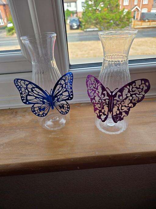  — Ribbed plastic bud vases