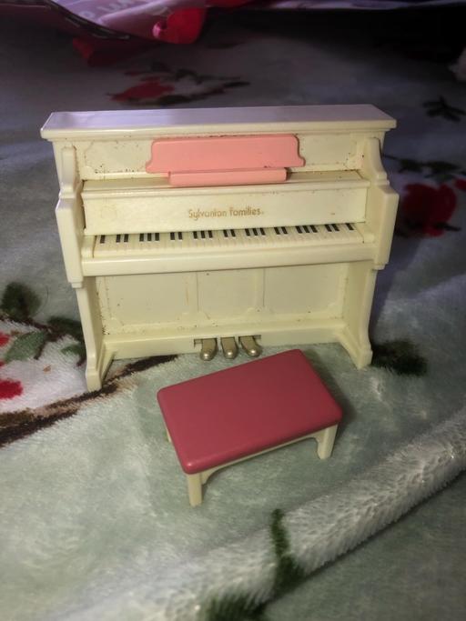  — Sylvanian families piano