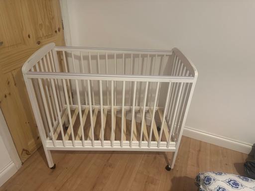  — Baby cot bet with mattress