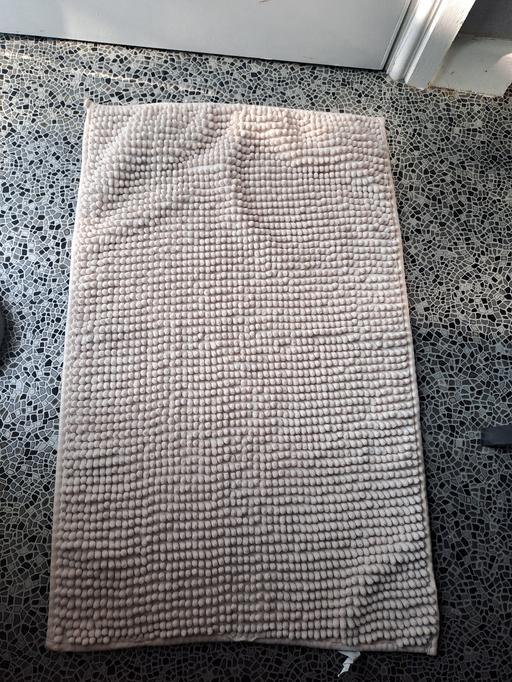 — bath mat like new