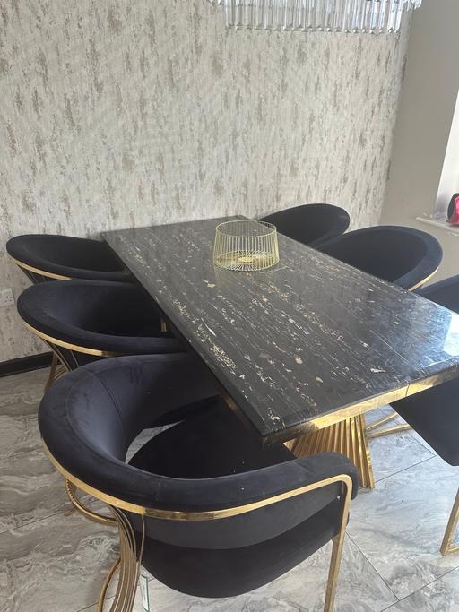  — Dining table 180cm and 6 chairs to match
