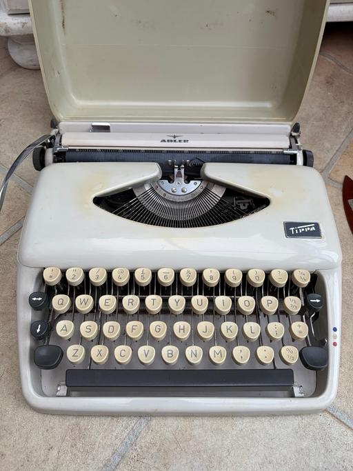  — Adler Tippa typewriter