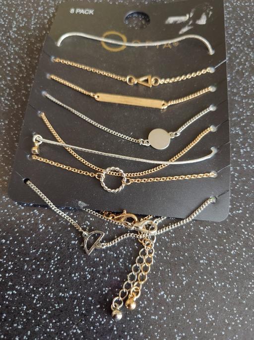  — Women's pack of 8 bracelets