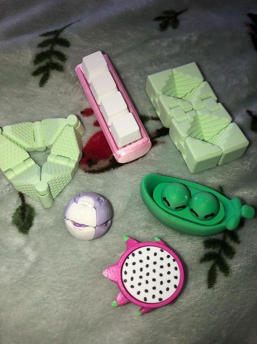  — Fidget bundle