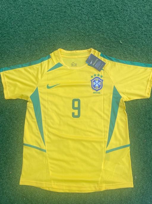  — Brand-new size medium Ronaldo retro shirt