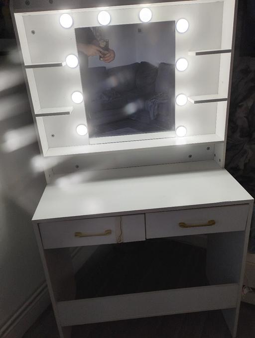  — white dressing table
