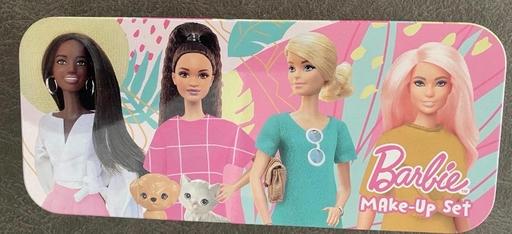  — Barbie make up set