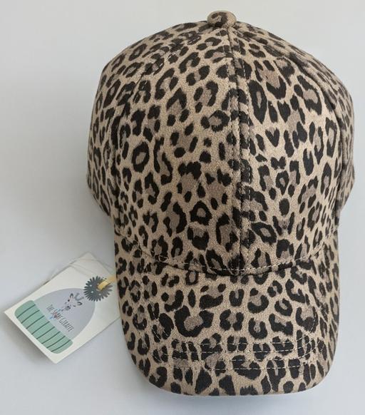  — Leopard print velvet feel cap
