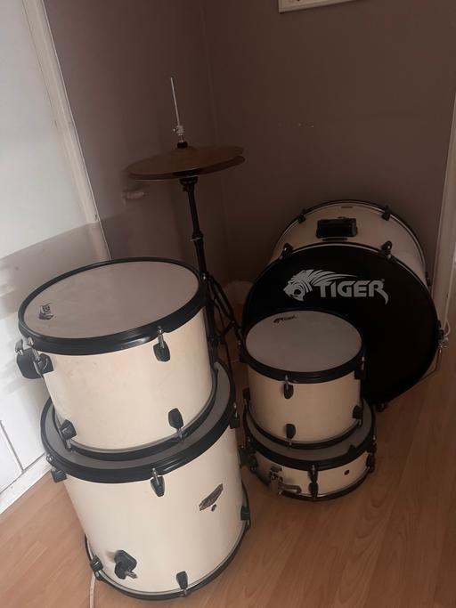  — Tiger drum set