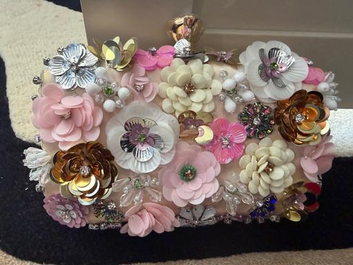  — Floral clutch new