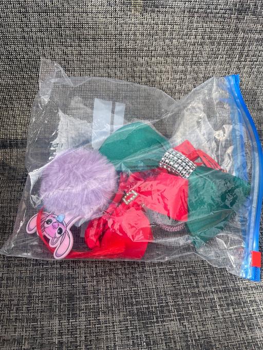  — Selection of hair accessories