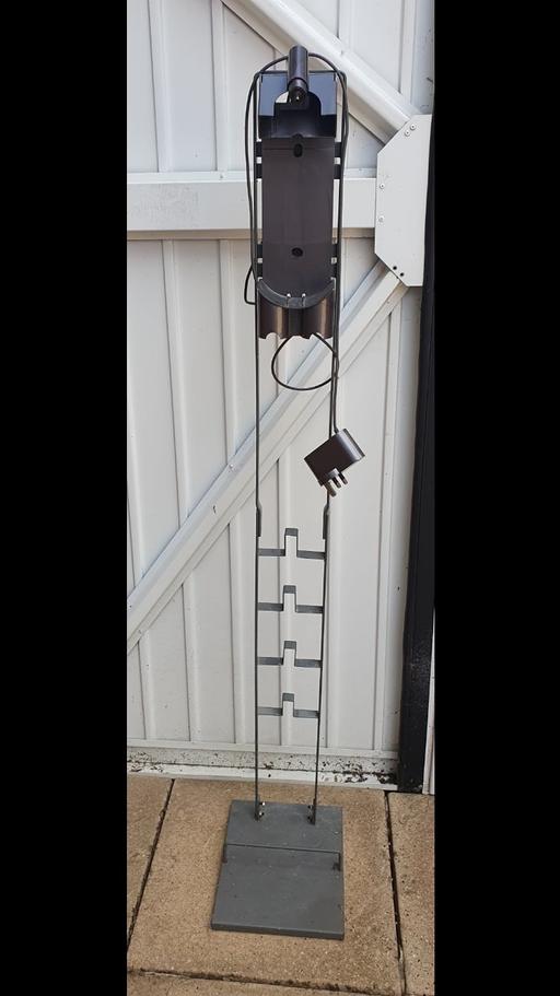 — Dyson vaccum stand