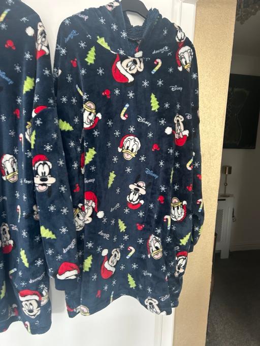  — 2 Disney navy blue ounces . One size .