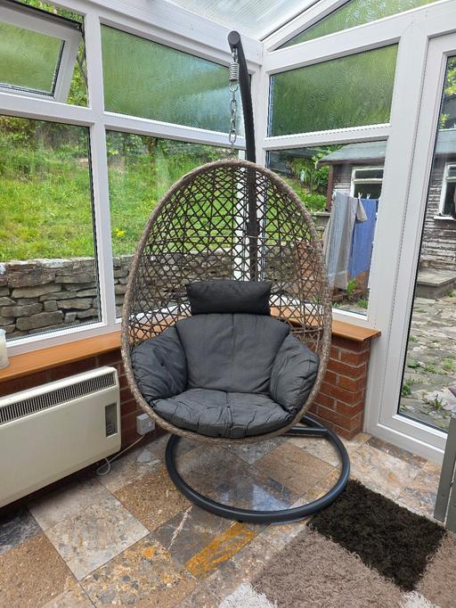  — egg chair