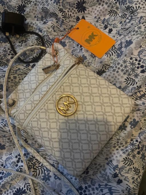  — Michael kors bag