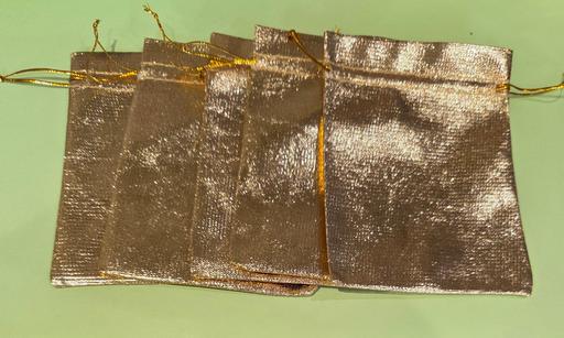  — 5 X LUXURY FEEL GOLD GIFT BAGS..