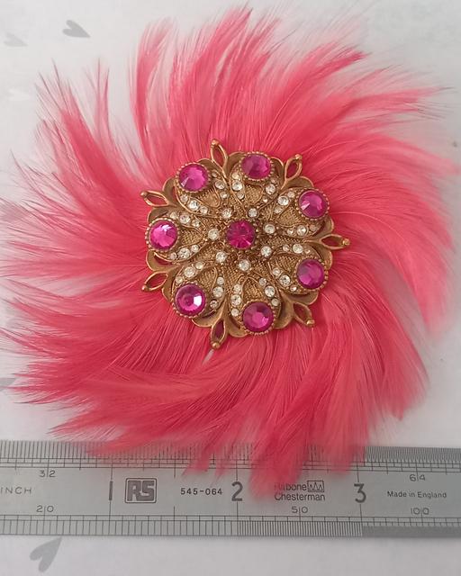  — Beautiful gemstone statement brooch