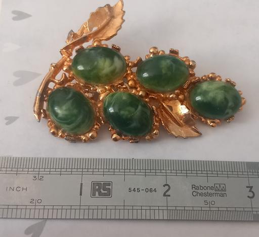  — Vintage Exquisite Faux Jade Grape brooch