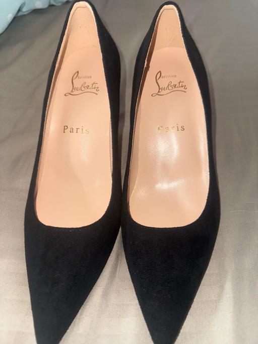  — Women’s heels