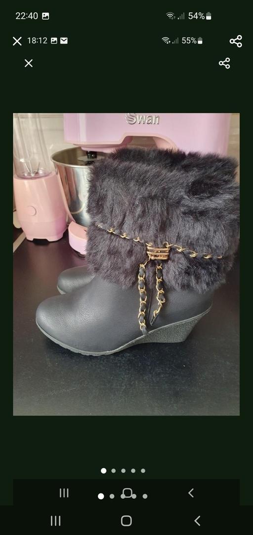  — ladies fur trim boots NEW