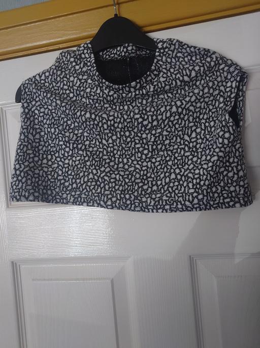  — Girls black/white top size 4 years