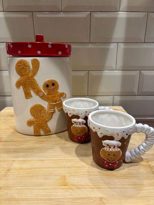  — Christmas Gingerbread Cookie Jar & 2 Mugs Set