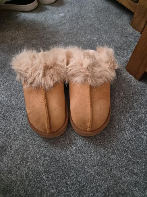  — fluffy tan slippers
