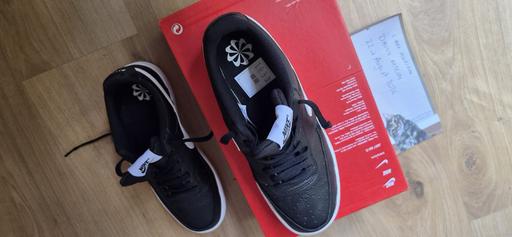  — nike trainers worn once
